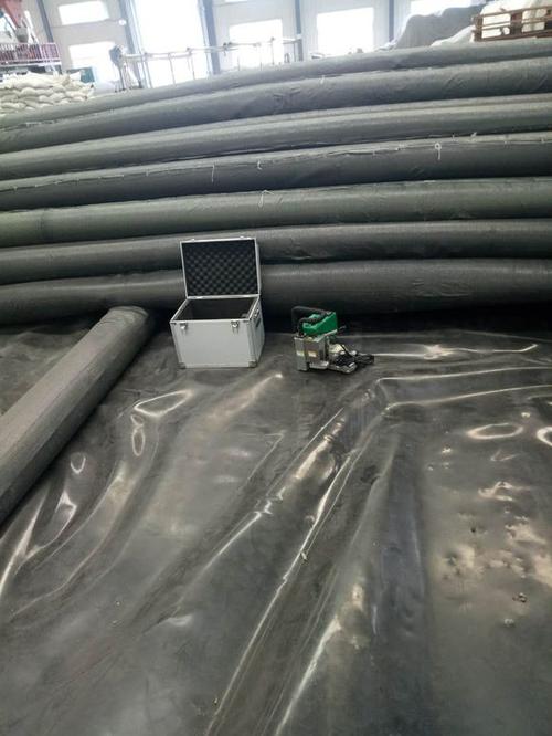 在垃圾填埋場中的垃圾場土工膜作用很重要
