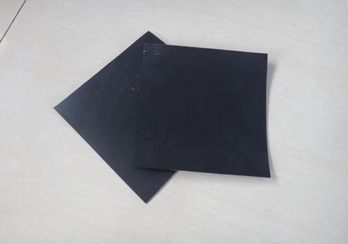 在斜坡上鋪怎么設復合土工膜