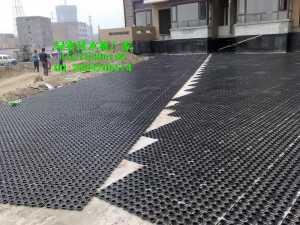 車庫(kù)頂板塑料排水板鋪設(shè)施工